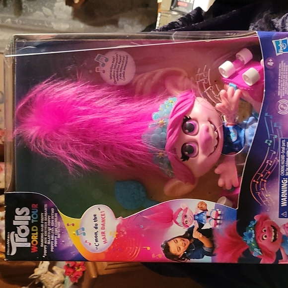 🆕️ DreamWorks Trolls World Tour Dancing Hair Poppy Interactive Talking Singing - Picture 1 of 6